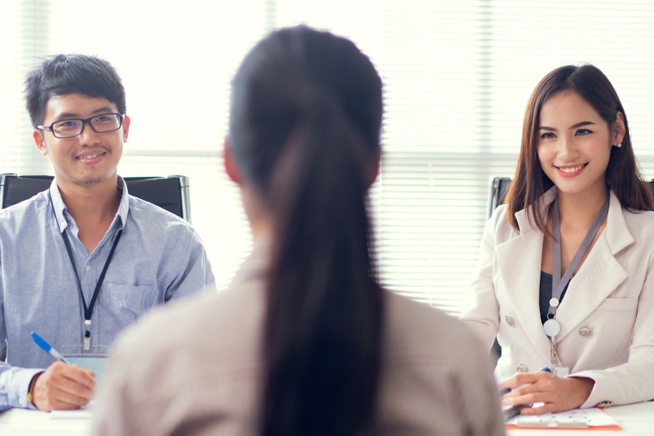 Students Getting Resume Tips