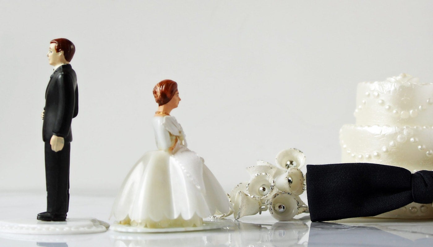 Bride and Groom Figures Separating