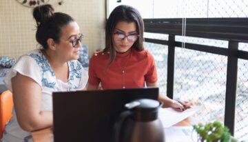 Parent and college student filling out the FAFSA