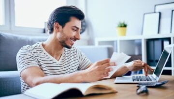 Man refinancing his student loans to a longer term
