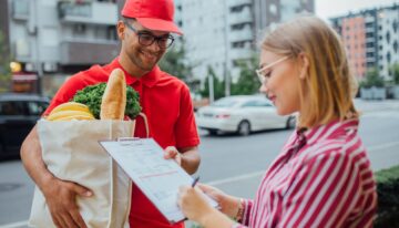 Student working a grocery delivery side hustle to help pay student loans