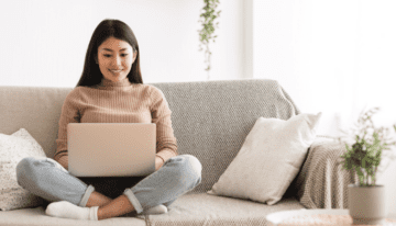 Young asian woman searching if she can transfer private student loans to federal.