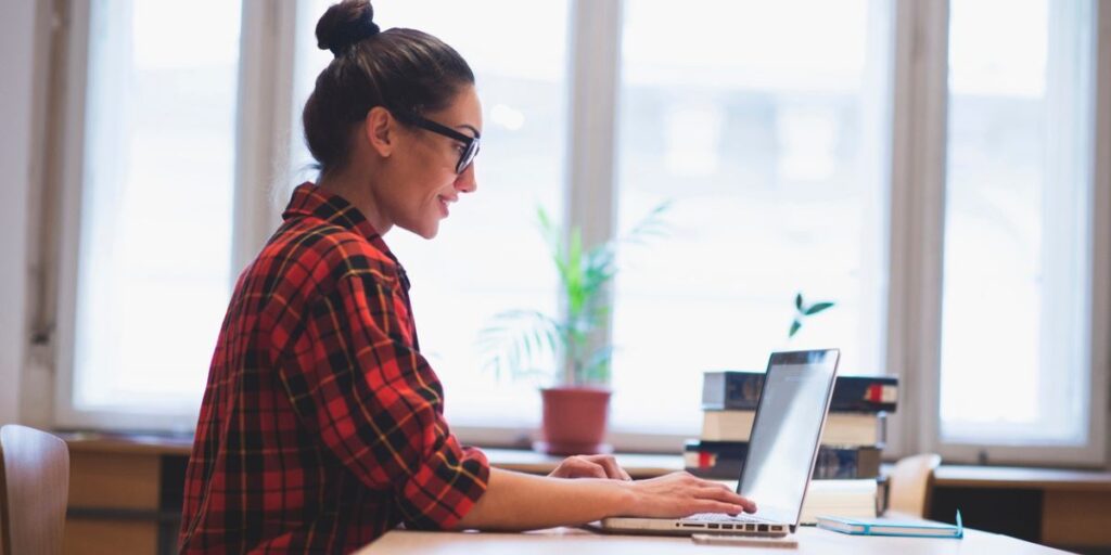 Woman working on computer and looking up the statute of limitations on student loans.